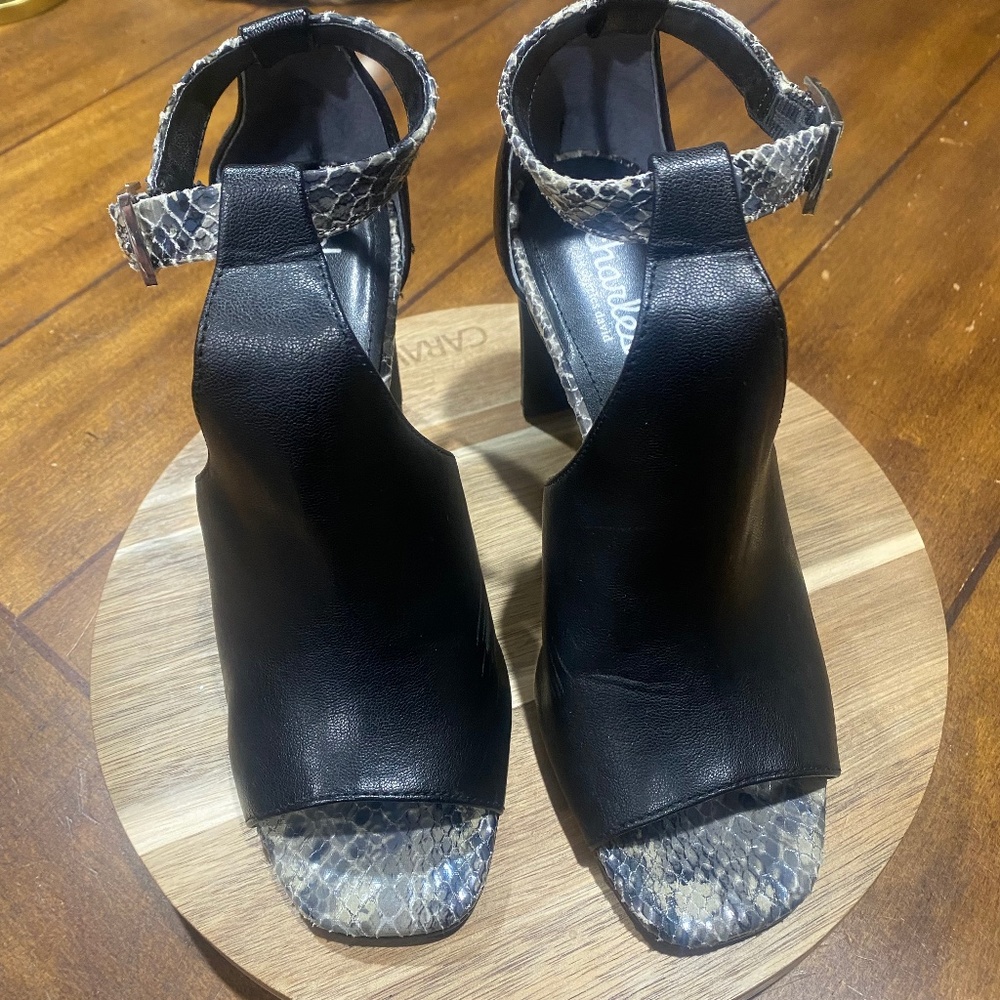 Charles David Black and Snake print shoes size 6
